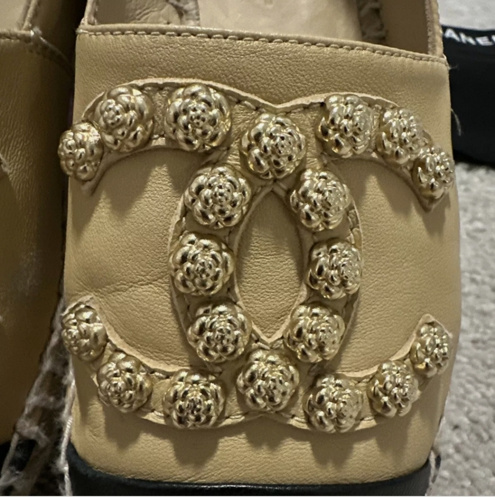 Chanel Camellia Studded CC Lambskin Espadrille Flats 38 - Picture 3 of 12